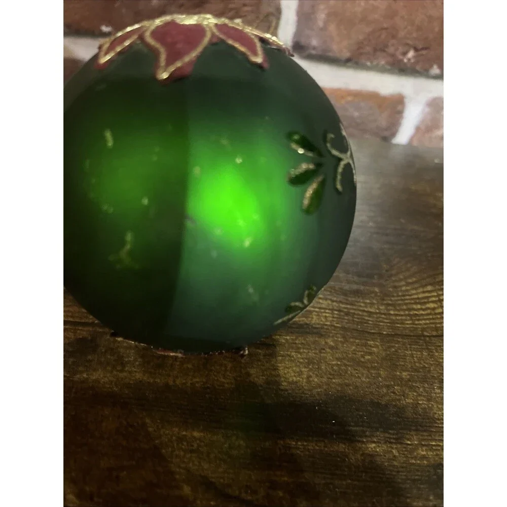 XL Green, Teardrop Teardrop Ornament w Gold & Red Design